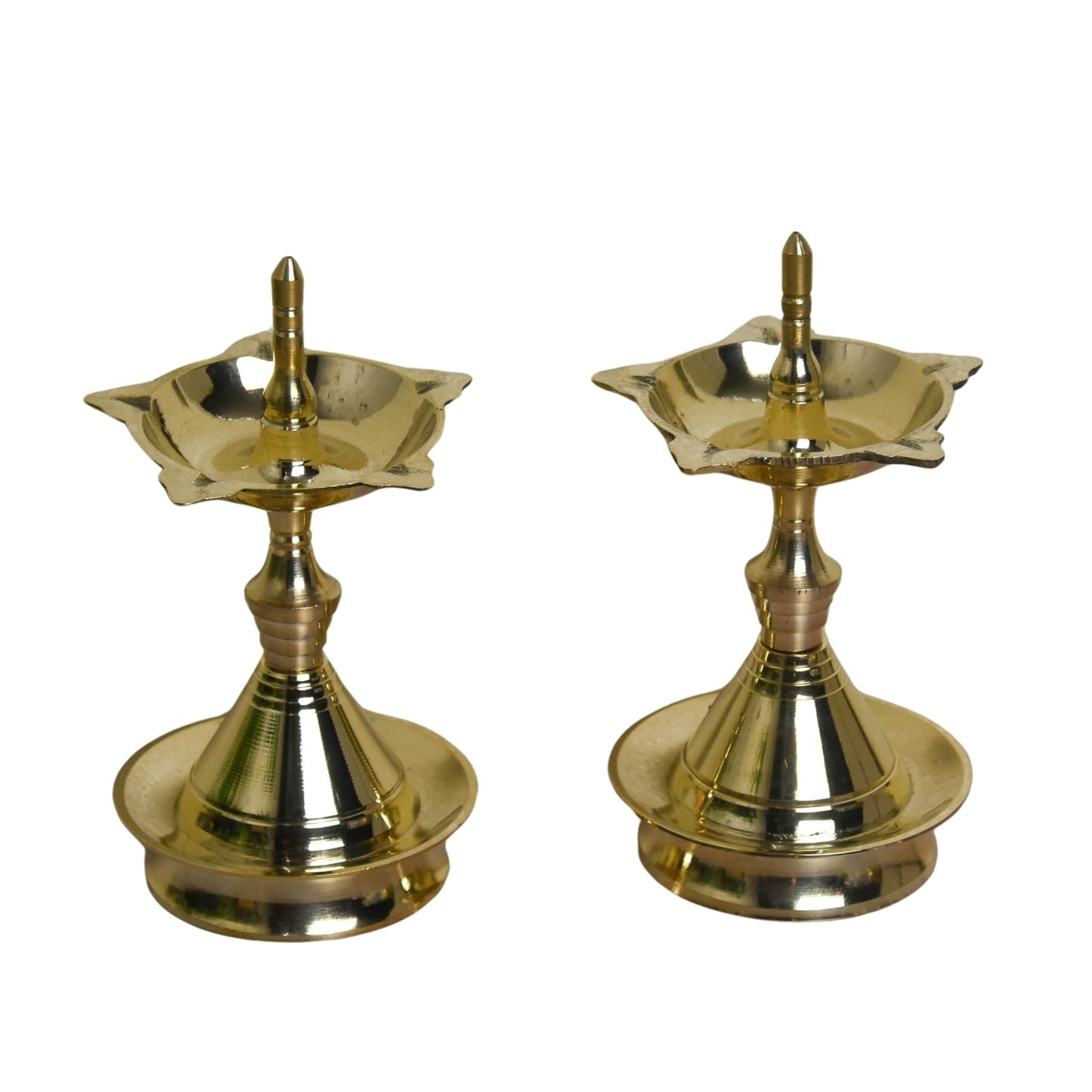 Neetu Arts | Pure Brass Udupi Special Diya | Traditional 5-Inch Oil Lamp | Handcrafted Pooja Deepak | Antique Brass Finish | Temple & Home Mandir Decor |