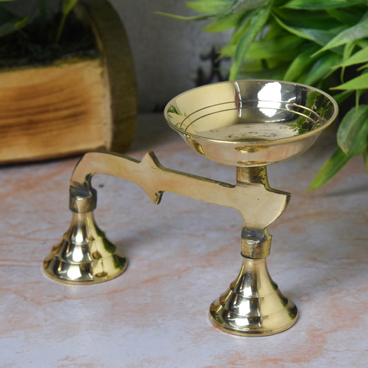 Bhimonee Decor Pure Brass Kapoor Aarti Stand | Traditional Dhoop & Ek Aarti Deepak for Pooja Rituals & Mandir Use | Sacred Prayer Accessory | 3.75 Inches, 165gm