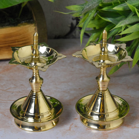 Neetu Arts | Pure Brass Udupi Special Diya | Traditional 5-Inch Oil Lamp | Handcrafted Pooja Deepak | Antique Brass Finish | Temple & Home Mandir Decor |